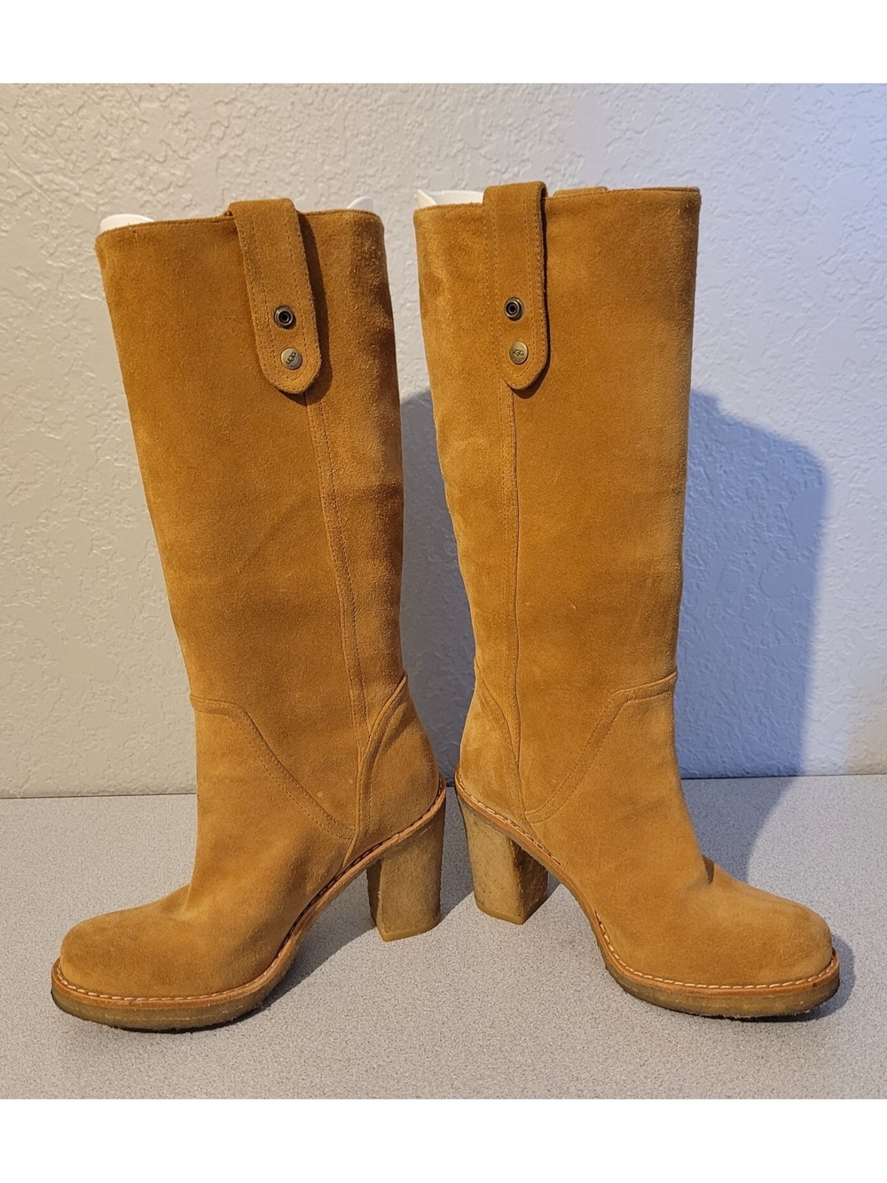 UGG WOMEN'S LEATHER & SHEEPSKIN KNEE HIGH SUEDE BOOTS, SIZE 5